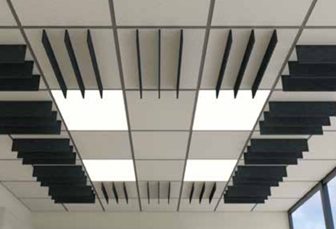 Techos absorbentes Festo fabricados con PET, diseñado para reducir el ruido ambiental en espacios.