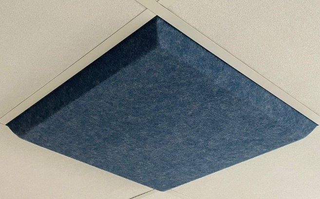 Paneles modulares termoconformados Gotta de Tradelson fabricados de placas PET reciclado.