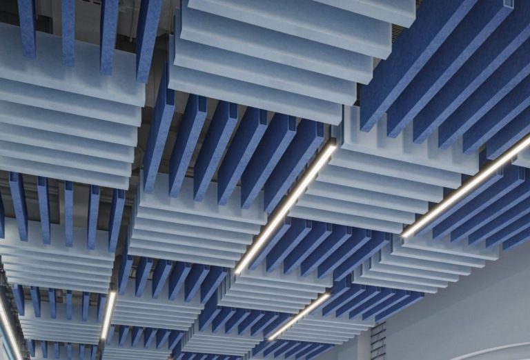 Bafles acústicos Creta de diseño moderno de Tradelson con elementos luminarios en una oficina.
